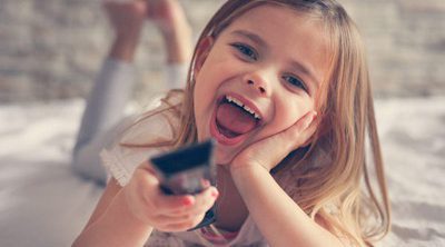 ¿Es aconsejable que los niños tengan televisión en la habitación?