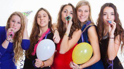 ¿A qué edad puedo dejar a mis hijos adolescentes salir en Nochevieja?