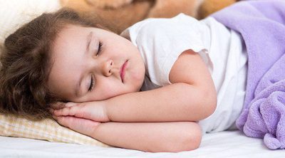 Por qué el truco de cansar a los niños para dormir no funciona