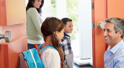Por qué es importante tener una rutina de despedida con tus hijos