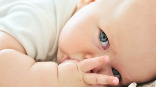 Pautas para conseguir que tu hijo no se chupe el dedo