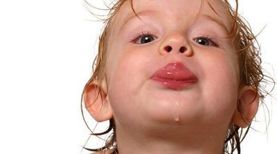 Qué debes hacer si tu hijo te escupe