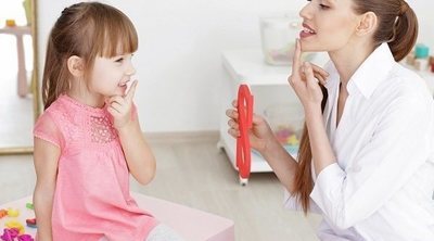 Ayuda a tu hijo a hablar en un tono más suave