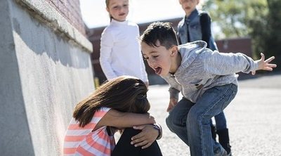 Cómo corregir a tu hijo si intimida a otros niños
