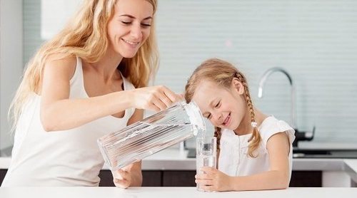 Cómo conseguir que los niños beban más agua