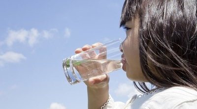 Cuánta agua deben beber los niños