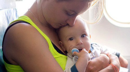 Viajar en avión con bebés y niños pequeños