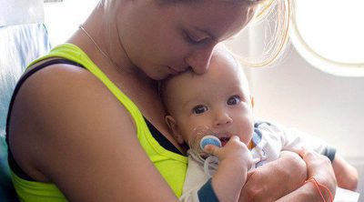 Viajar en avión con bebés y niños pequeños