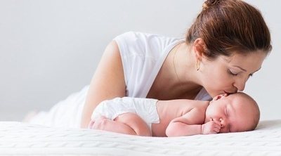 El peligro de besar a un bebé