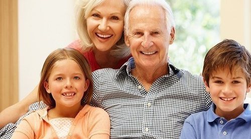 Los abuelos son grandes maestros de sus nietos