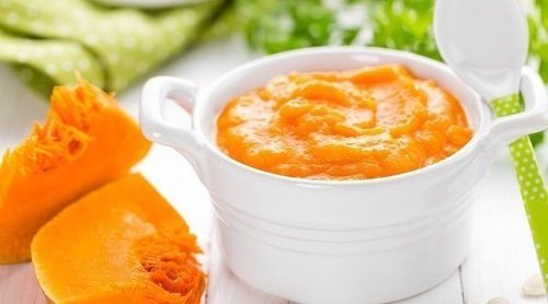 ¿Debes calentar la comida de tu bebé?