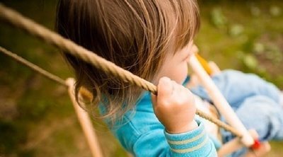 Los beneficios del juego al aire libre para niños