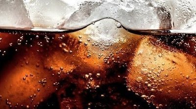 ¿Beber refrescos puede hacer que su hijo no nacido sea hiperactivo?