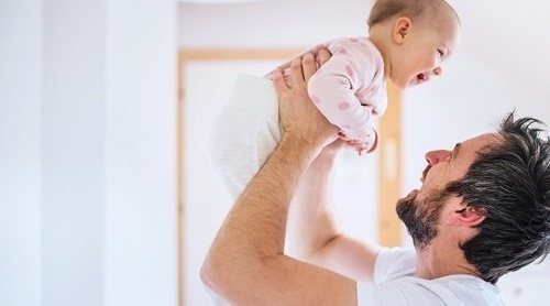 6 rasgos que los bebés heredan de su padre