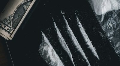 Qué fomenta el abuso de drogas en adolescentes