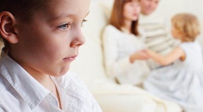 Tu hijastro siempre está malhumorado, ¿qué puedes hacer?