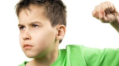 Qué hacer si tu hijo te pega cuando se enfada
