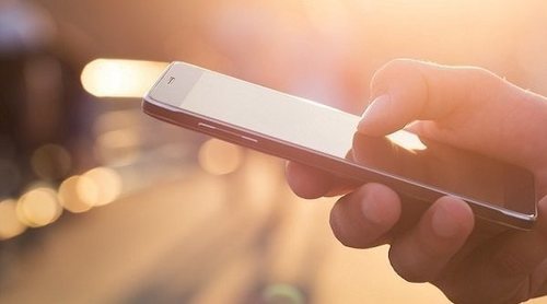 Cómo responder a un padre molesto a través de un mensaje de texto