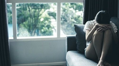 Relación entre un hogar inestable y la depresión en los adolescentes