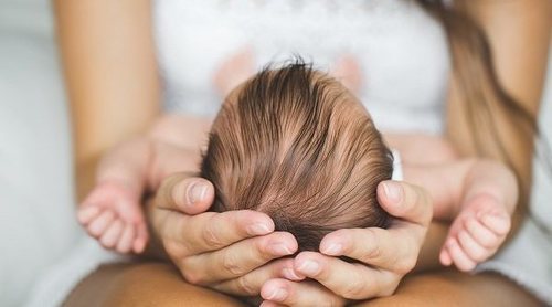 Remedios caseros para el cuero cabelludo seco en tu hijo