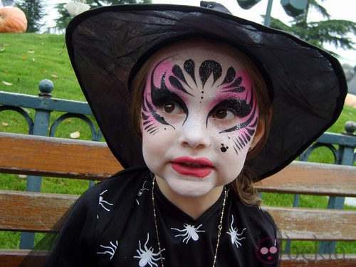 Maquillaje de bruja para niña