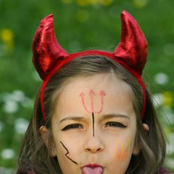 Maquillaje de diablo para niña