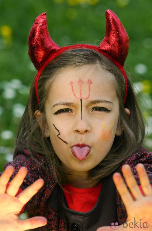 Maquillaje de diablo para niña