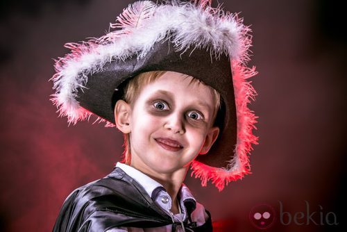 Maquillaje de pirata fantasma para Halloween