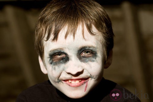 Maquillaje de muerto viviente de Halloween