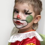 Maquillaje colorido de payaso para Halloween