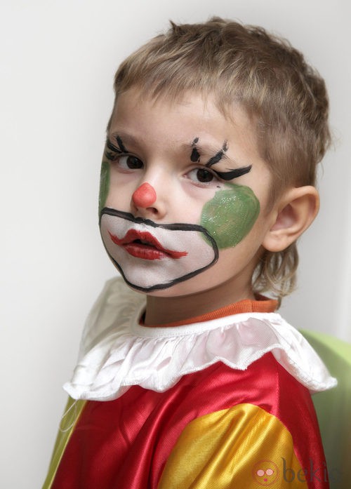 Maquillaje colorido de payaso para Halloween