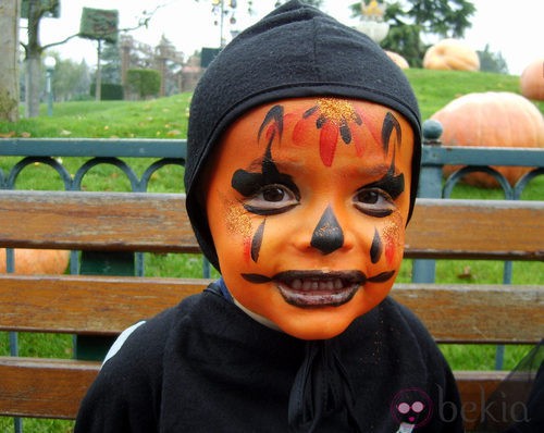 Maquillaje naranja para bebés de Halloween
