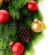 Árbol de Navidad decorado con bolas doradas y rojos y piñas